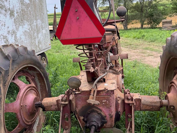 farmall-m-tractor-image-12
