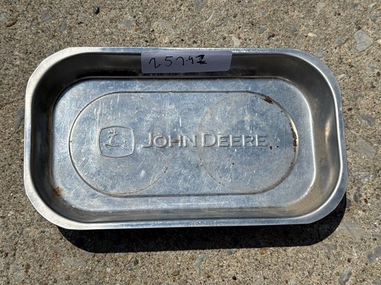john-deere-magnetic-tray-image-1