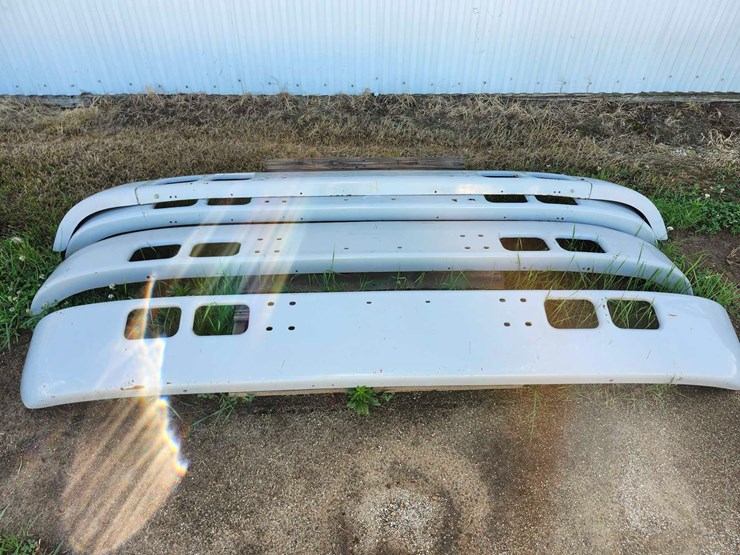 4-ih-front-truck-bumpers-image-1