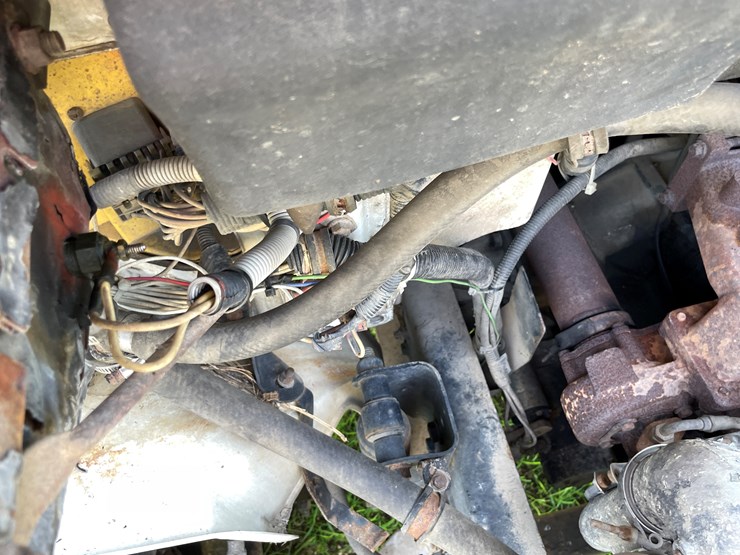 #1013-•-1992-freightliner-cummins-(has-mn-title)-image-49
