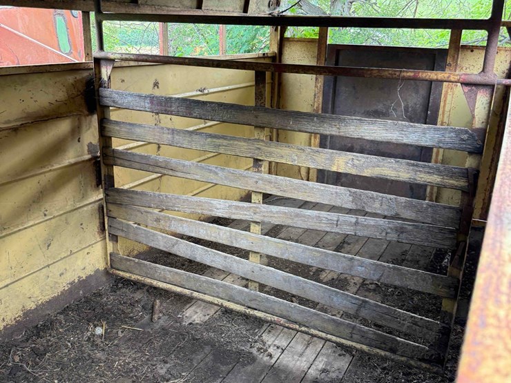 6ft-x-17ft-bumper-hitch-livestock-trailer-image-18