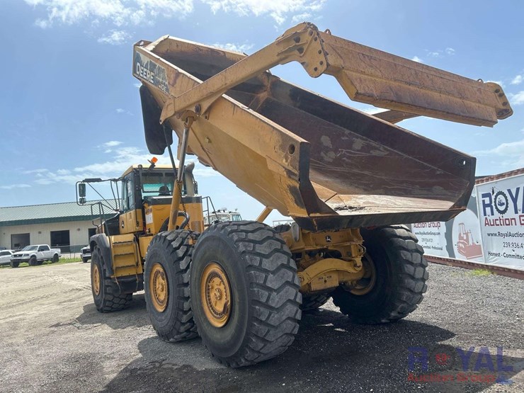 2016-deere-410e-image-4