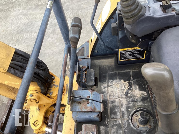 2004-deere-35c-image-20