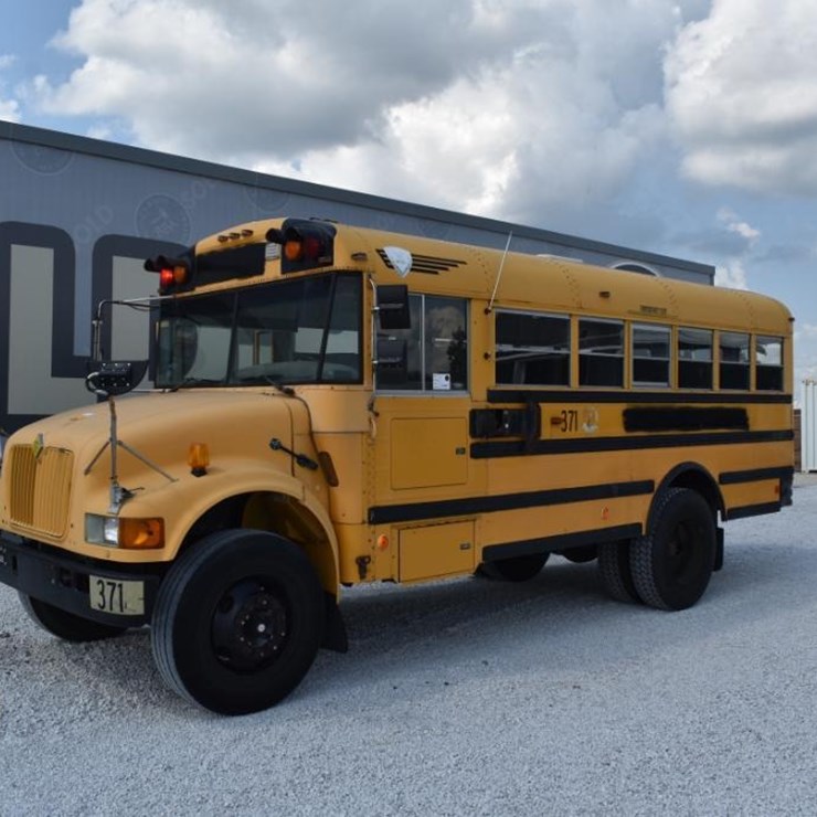 2003 INTERNATIONAL 3000