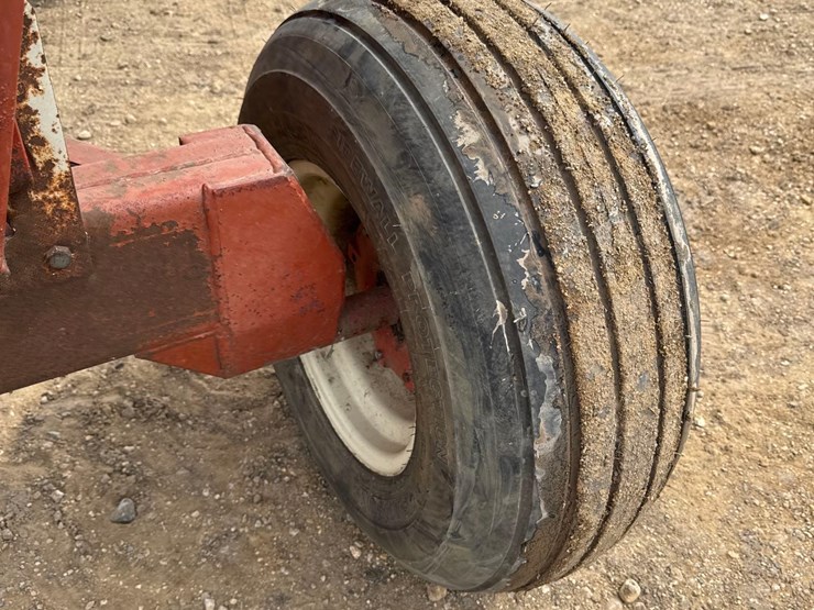demco-325bu-gravity-wagon-image-14