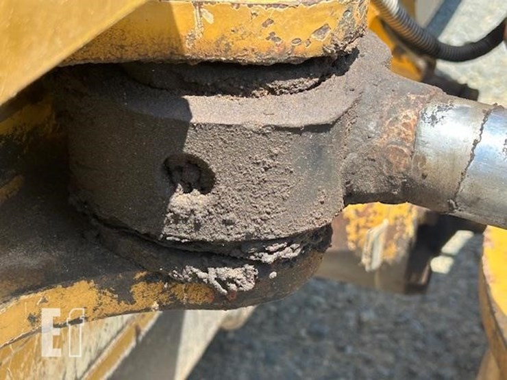 2017-caterpillar-d6n-lgp-image-23