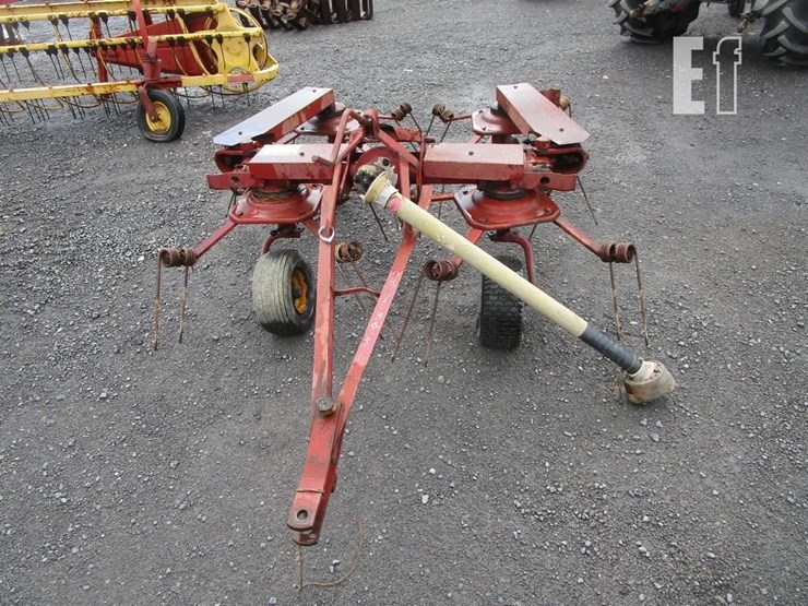 new-holland-158-image-2