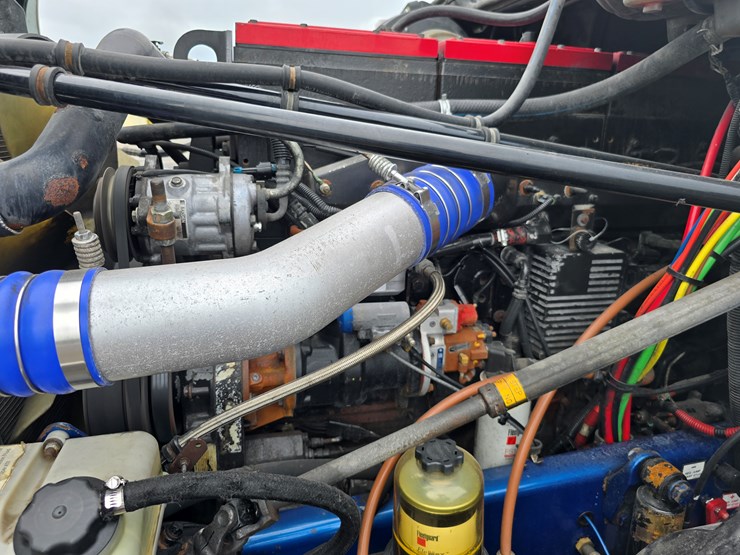 2018-freightliner-columbia-120-image-40