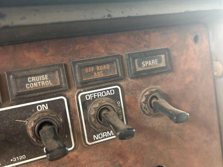 2004-kenworth-t800-image-57