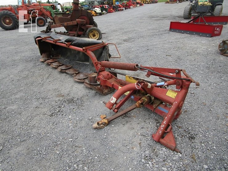 new-holland-465-image-1