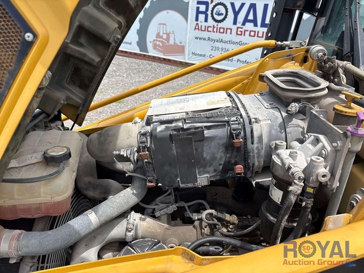 2018-caterpillar-416f2-image-17