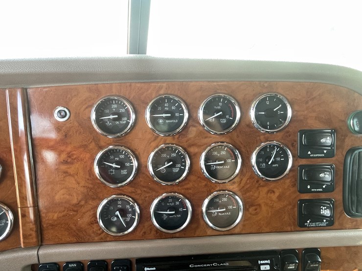 2007-peterbilt-379-image-68