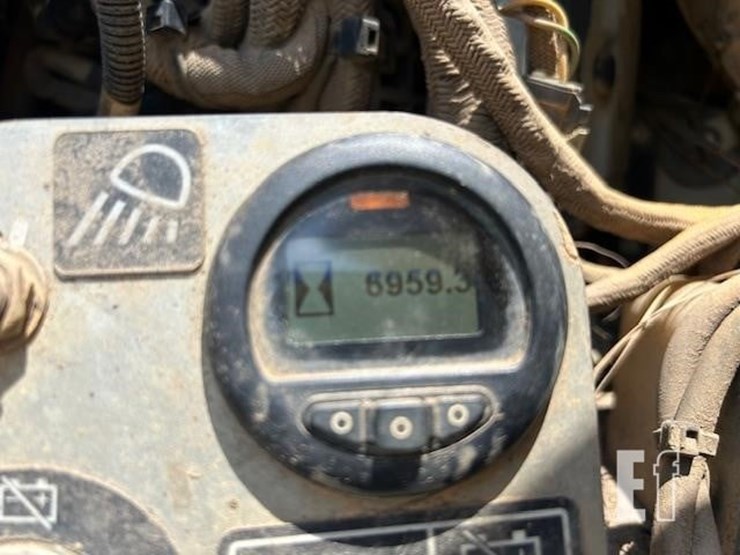 2017-caterpillar-d6n-lgp-image-19