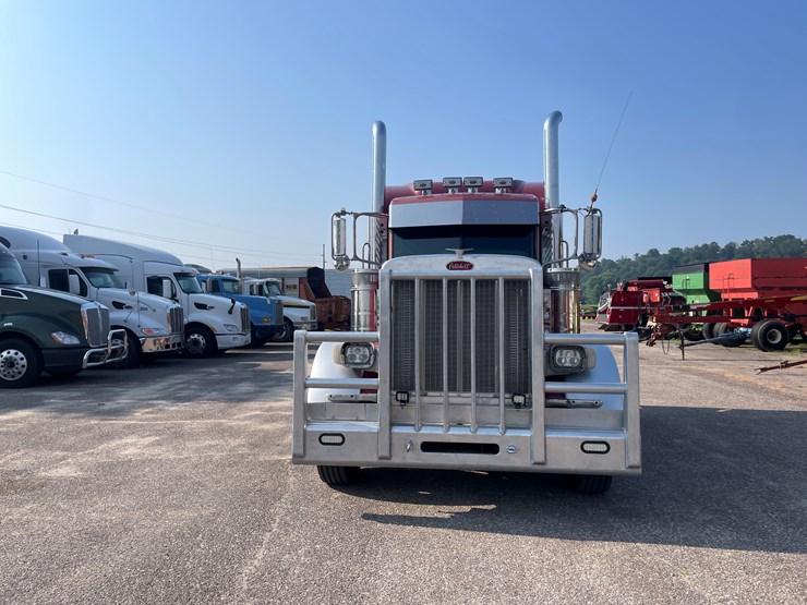 2007-peterbilt-379-image-2