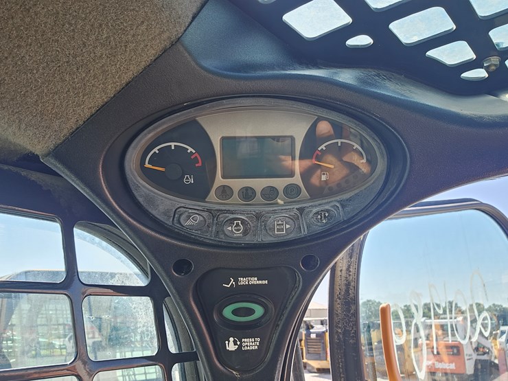 2015-bobcat-t590-image-11