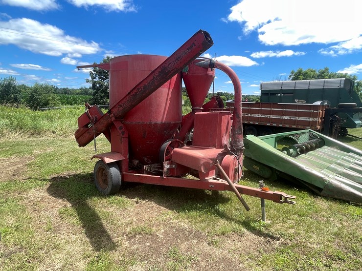 #1078-•-brady-650-feed-grinder-mixer-image-3