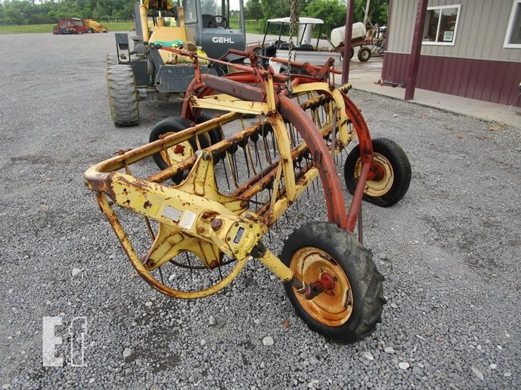 new-holland-258-image-3