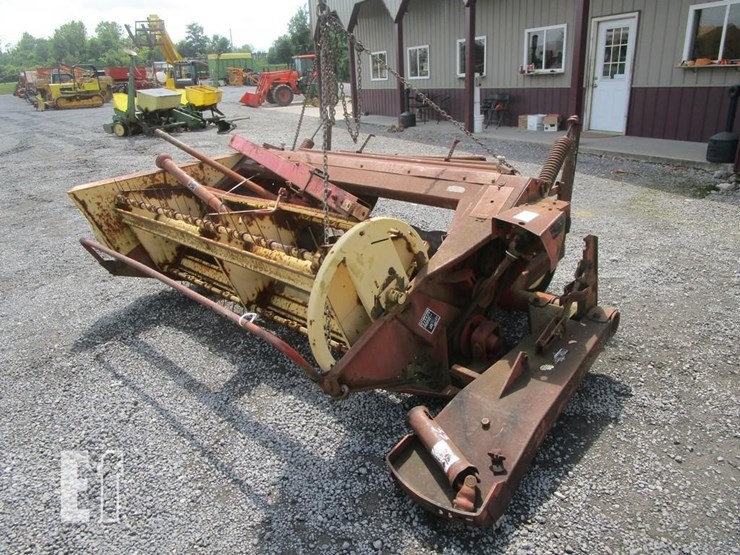 new-holland-472-image-1