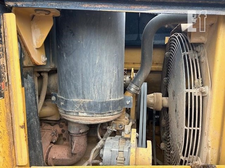 2001-caterpillar-953c-image-21