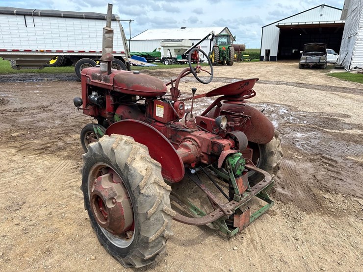 farmall-b-tractor-w/-5ft-belly-mower-image-3