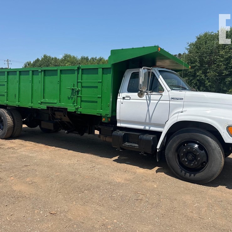 1999 FORD F800
