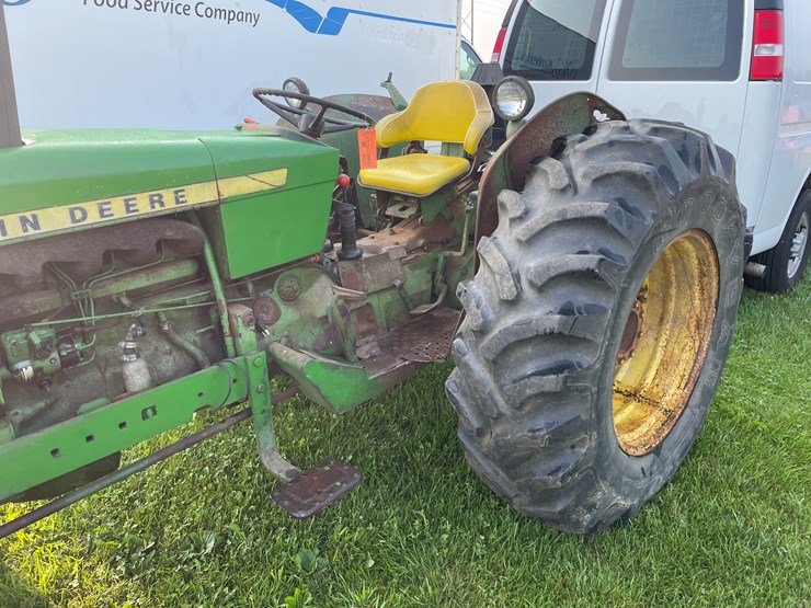 john-deere-2440-image-12
