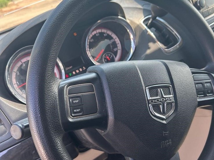 2013-dodge-grand-caravan-image-23