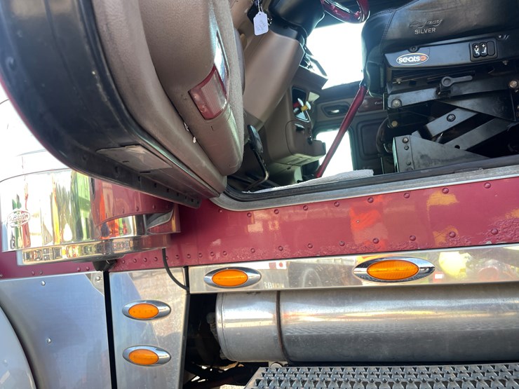 2007-peterbilt-379-image-60