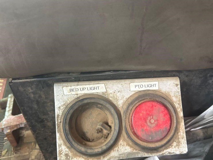 2004-kenworth-t800-image-52