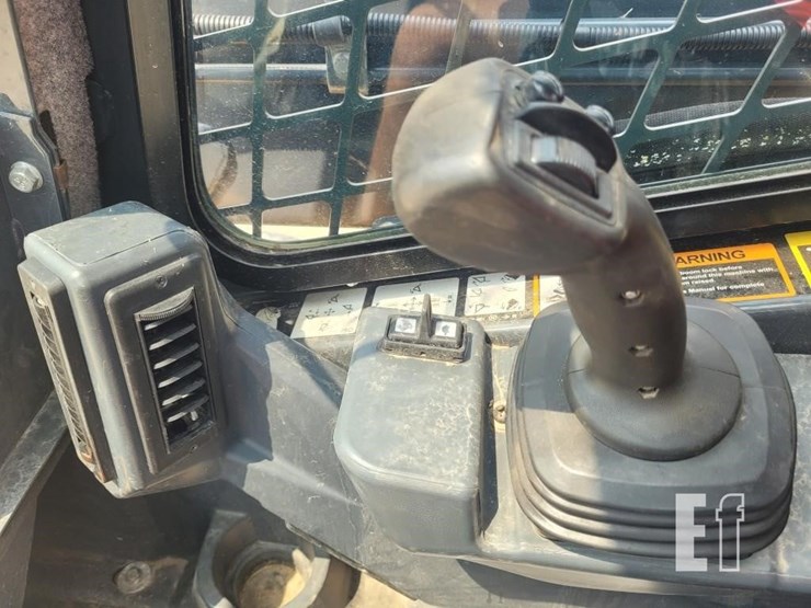 deere-320g-image-18