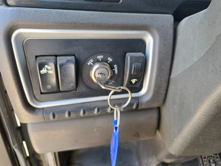 2012-kenworth-t800-image-114