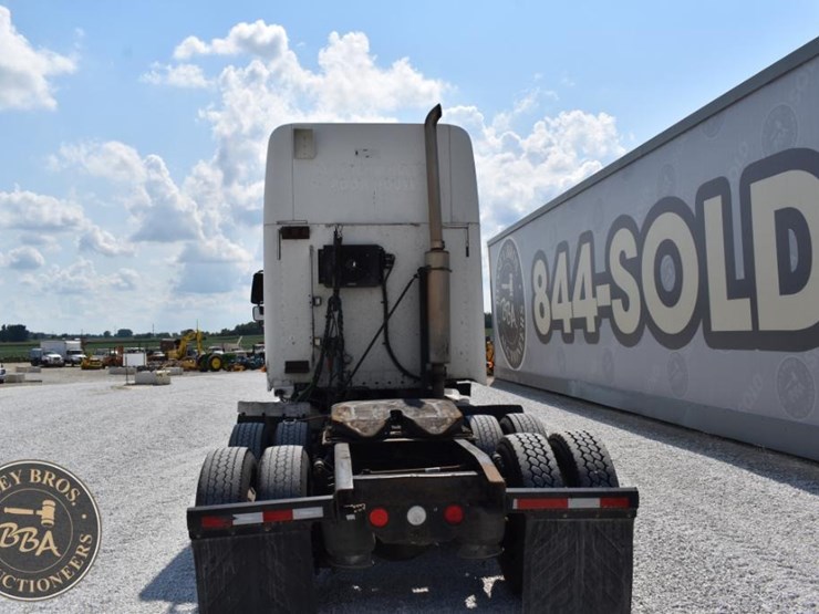 2003-freightliner-columbia-120-image-15