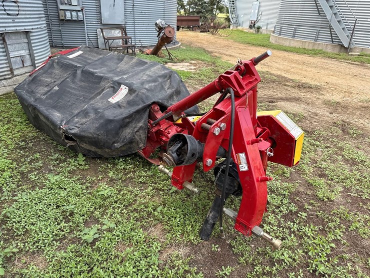 2014-new-holland-h6740-image-2