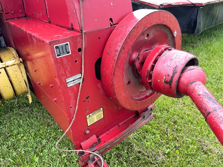 new-holland-276-image-12