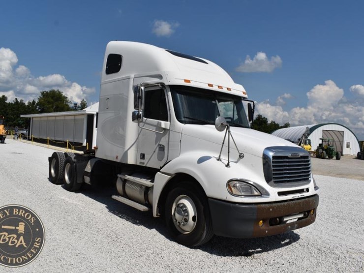 2003-freightliner-columbia-120-image-21