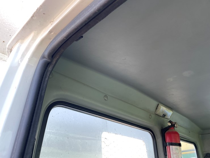 #1013-•-1992-freightliner-cummins-(has-mn-title)-image-59