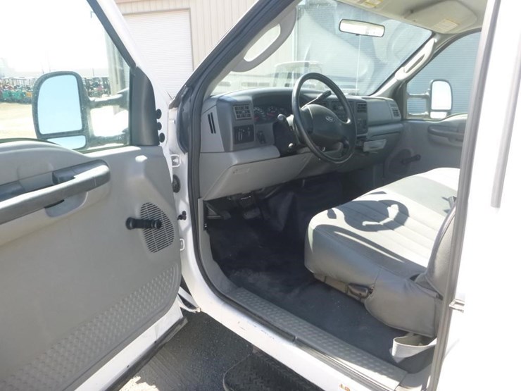 2004-ford-f450-image-8