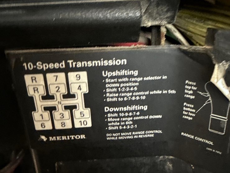 2000-freightliner-fld112-image-52