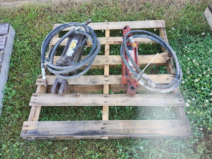2-hydraulic-cylinders-image-1