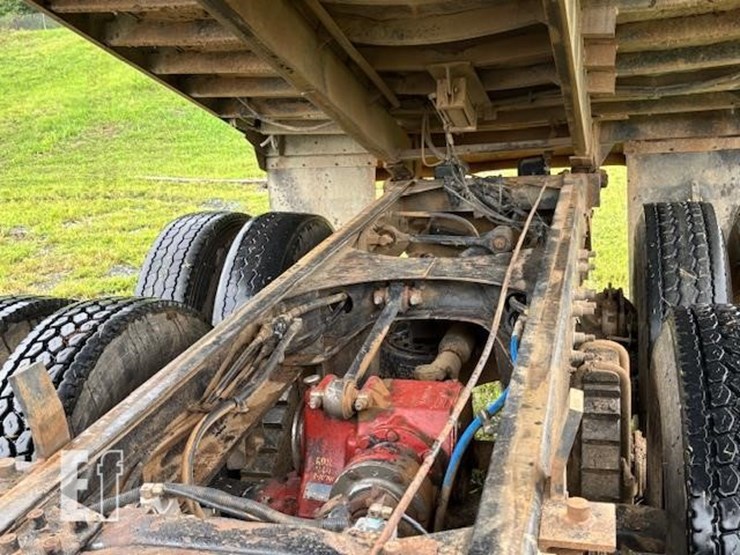 2005-mack-granite-cv713-image-32