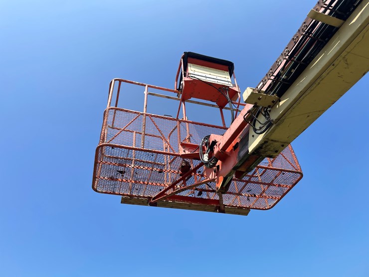 #1004-•-jlg-40h-manlift-image-11