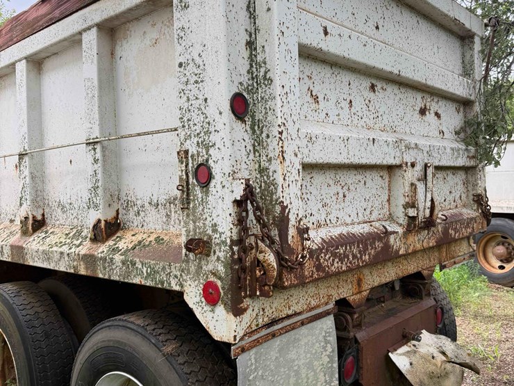 1987-peterbilt-359-image-21