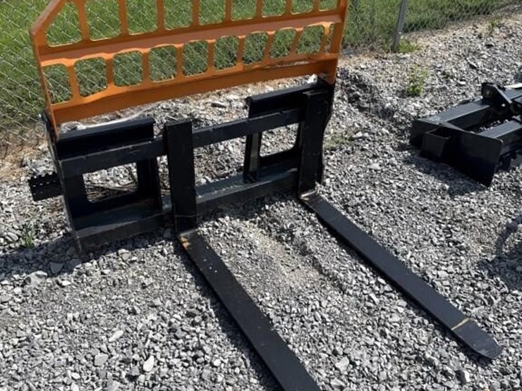 land-honor-pallet-forks-image-1