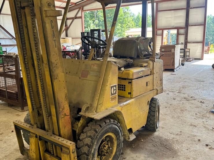 cat-forklift-image-1