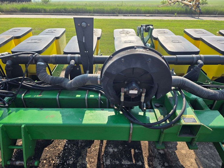 john-deere-1710-image-34