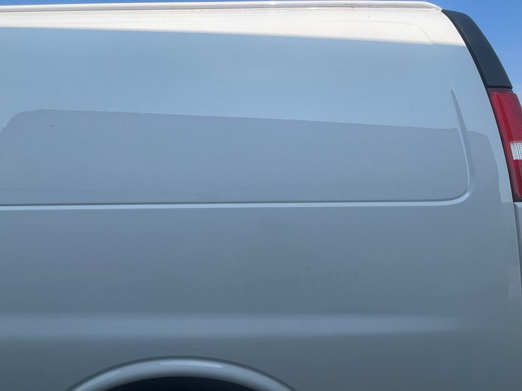 #1033-•-2023-chevy-express-van-(has-wi-salvage-title)-image-20