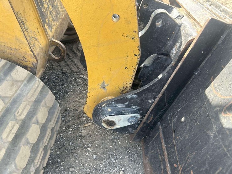 2014-caterpillar-257d-image-21