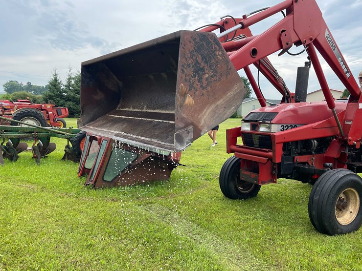 case-ih-3230-image-28
