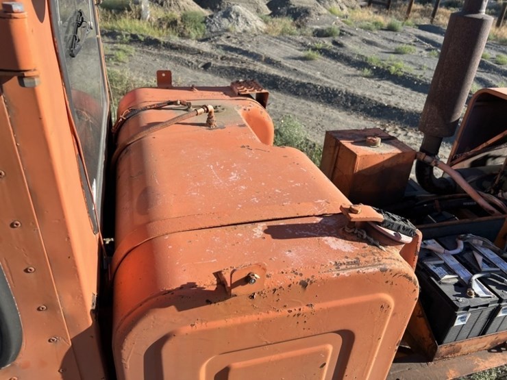 1977-tucker-2740bre-sno-cat-image-11