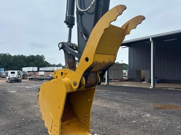 2021-deere-245g-lc-image-35